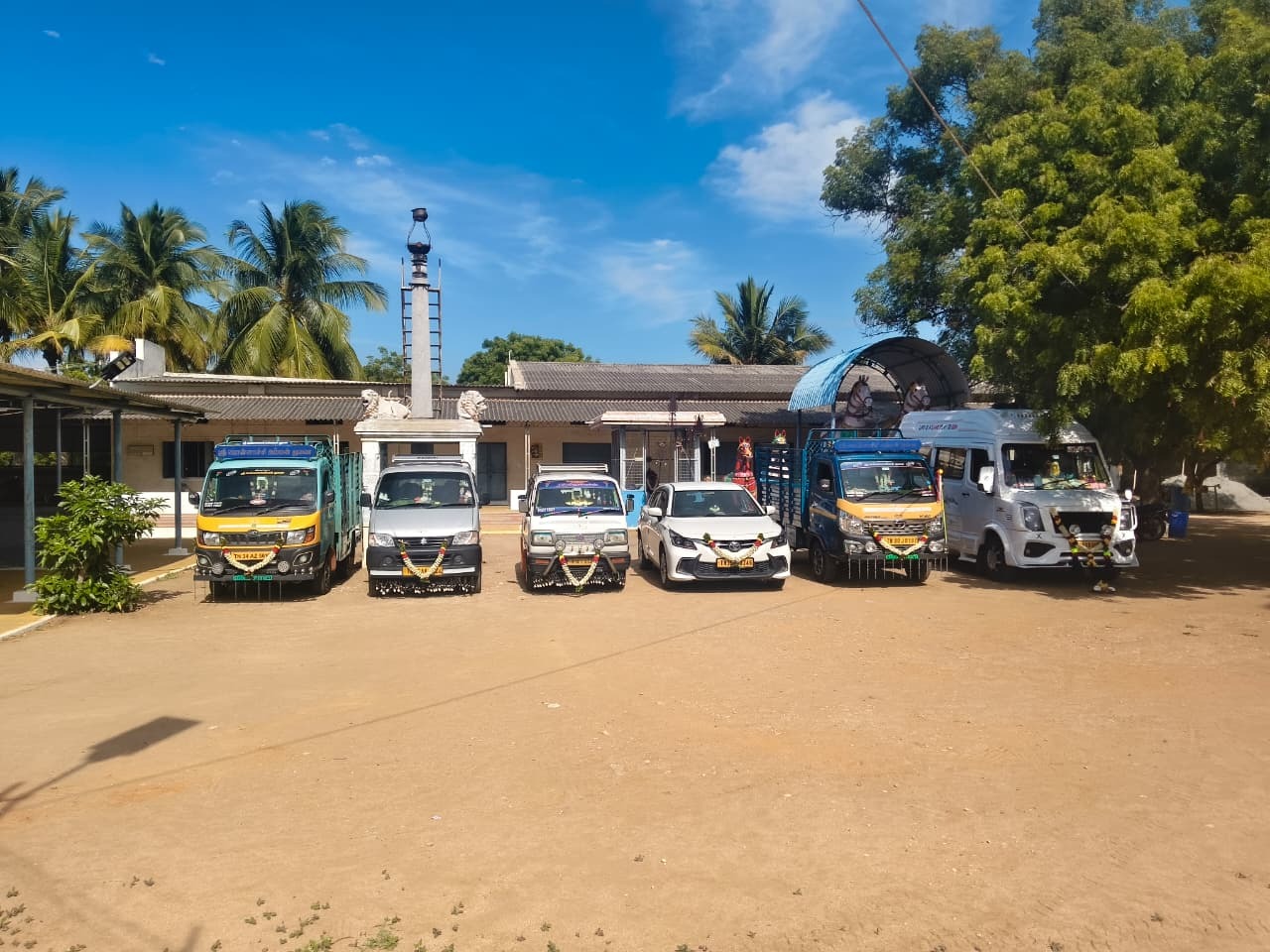 White Cabs call taxi in Tiruppur